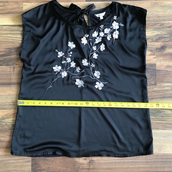 Reitmans embroidered tunic - Picture 8 of 9